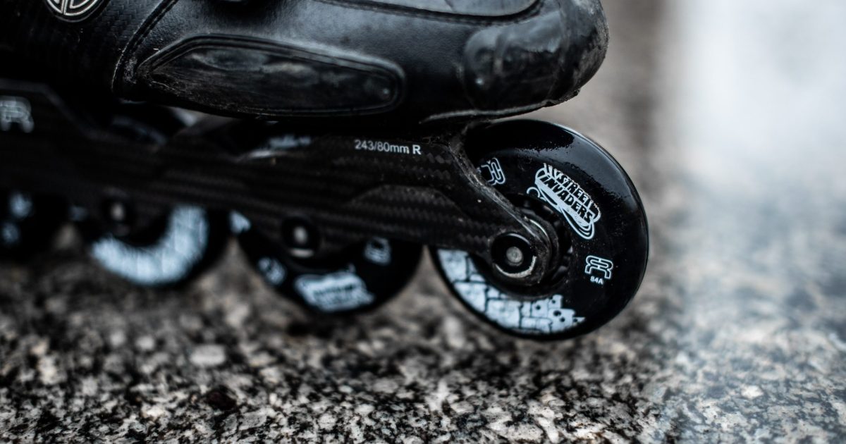 Sac à Dos Patins à Roulettes Violet – Grand Conteneur Multi-Poches, Résistant Et Réfléchissant Pour Équipement De Skate Et Patins Alignés